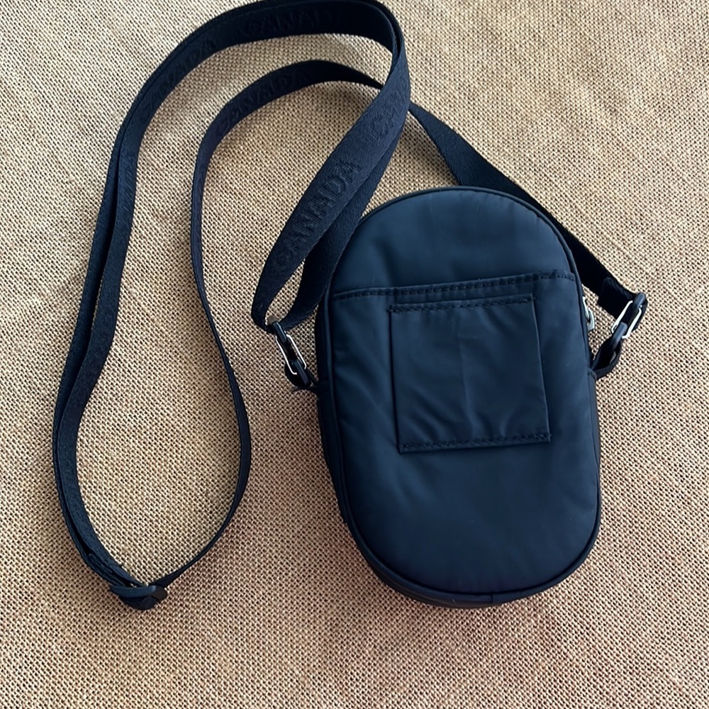 SOLD-Lululemon athletic crossbody bag black small - Picture 2 of 5